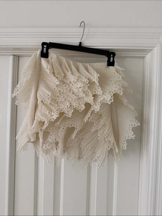 H&M Dresses & Skirts - H&M Cream Ruffled Mini Skirt